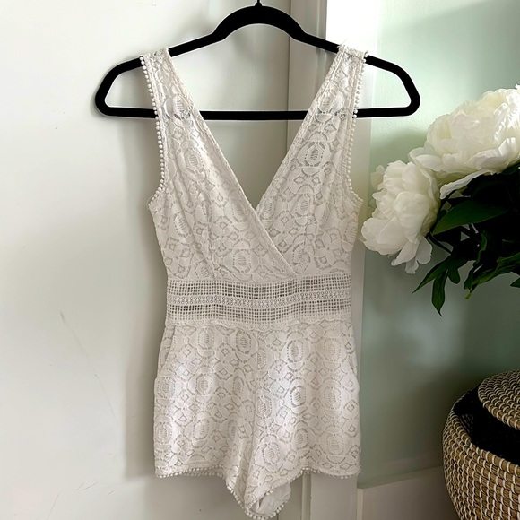 Urban Outfitters white romper size XXS - Picture 2 of 2